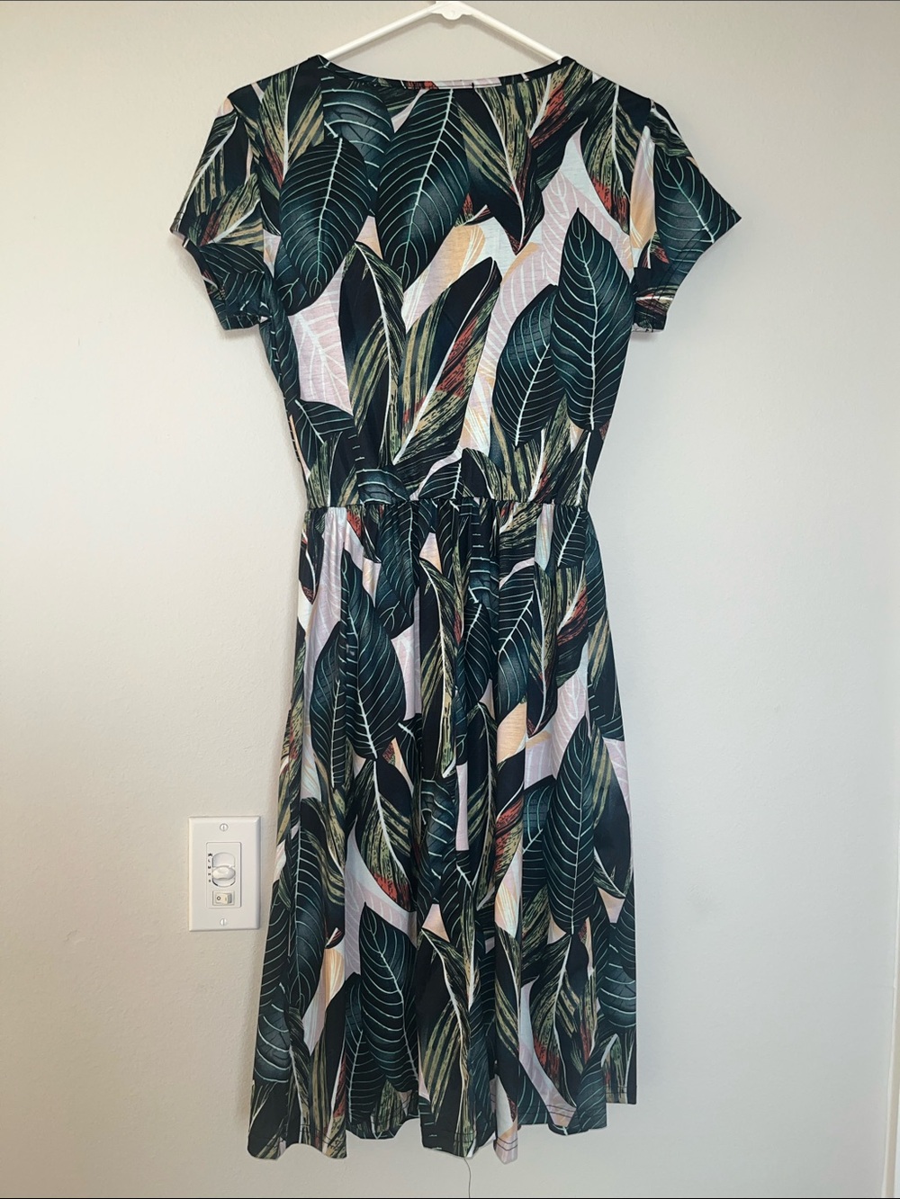 Button-Front Midi Dress with Green Leaf Print - Picture 5 of 5